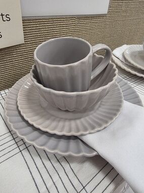 Square House 16-piece Dinner Set